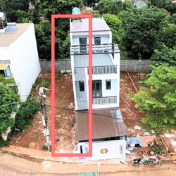 Xây nhà lấn đất hàng xóm, chủ nhà hòa giải rồi... xây tiếp