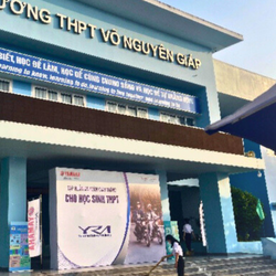 Bị nhắc nhờ vì để xe không đúng chỗ, thầy giáo bóp cổ Bí thư Đoàn trường