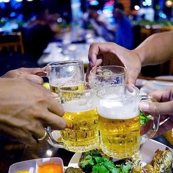 Lý do 'văn hóa nhậu' sau giờ làm dần phai nhạt ở Việt Nam