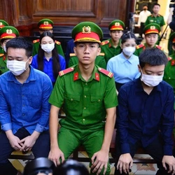 Diễn biến phiên tòa xét xử hoa hậu Thùy Tiên và các bị cáo trong vụ kẹo Kera