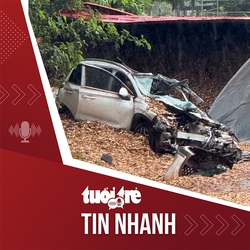 Tin tức tối 19-11: Thùng xe container lật đè xe con trên quốc lộ, 5 người bị thương