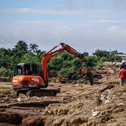 Nhân chứng kể giây phút vỡ hồ chứa tự đắp trên núi Tuy Phong làm một bé gái tử vong