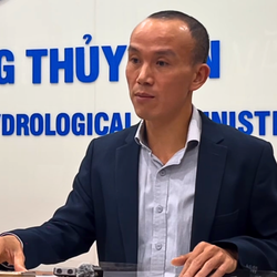 Vì sao bão số 15 sẽ đi chậm lại và liên tục đổi hướng?