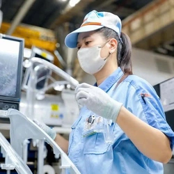 Nhiều doanh nghiệp công bố mức thưởng Tết cao, người lao động phấn khởi