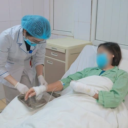 Cảnh báo nguy hiểm khi sử dụng hóa chất thông bồn cầu