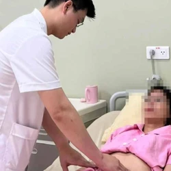 Đi cấp cứu sau khi được nhân viên spa tiêm vào mông để... giải độc gan