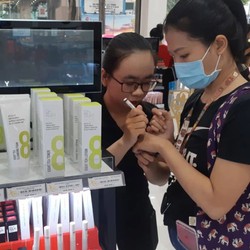 Ma trận mỹ phẩm giả: Người dùng và doanh nghiệp bán hàng thật lên tiếng