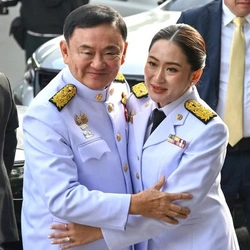 Thái Lan đình chỉ chức vụ Thủ tướng Paetongtarn và xét xử ông Thaksin Shinawatra tội khi quân
