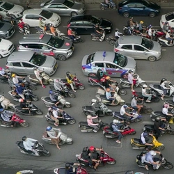 Cấm xe máy chạy xăng vào bên trong vành đai 1: Lãnh đạo Hà Nội và chuyên gia nêu giải pháp thực hiện