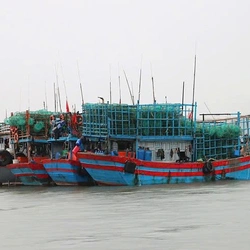 Khẩn cấp ứng phó bão số 3 giật cấp 13 tiến gần đất liền
