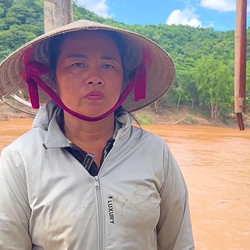 Người dân mất trắng phải dựng lều ở tạm sau lũ quét kinh hoàng ở Nghệ An