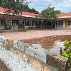 Một hộ dân xây tường dài 25m giữa sân trường mầm non vì 11 năm chưa được cấp đổi đất