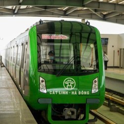 Lãnh đạo Hà Nội Metro lên tiếng về thông tin cấm mang xe gắn pin lithium lên tàu