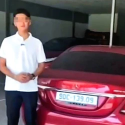Dàn dựng 'cảnh nóng' trên xe Mercedes để câu view