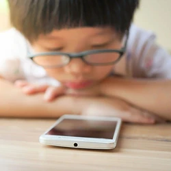 Trẻ em nghiện điện thoại - Kỳ cuối: Cha mẹ hãy làm gương cai 'nghiện' mạng xã hội
