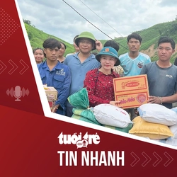 Tin tức tối 2-8: Chia sẻ hàng cứu trợ cho người dân Lào bị mưa lũ cô lập