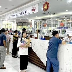 Bệnh nhân phải bỏ tiền túi mua thuốc thuộc danh mục bảo hiểm y tế, vì sao?