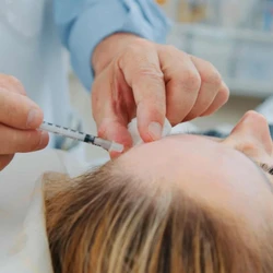 Tiêm botox làm đẹp tại nhà, hai phụ nữ liệt toàn thân, thở máy