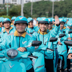 Mô hình 'trạm sạc bình dân' dành cho xe điện nở rộ tại TP.HCM
