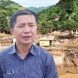 Trường Mỹ Lý 2 tan hoang sau lũ, thầy hiệu trưởng nghẹn ngào: 'Không biết làm gì'!