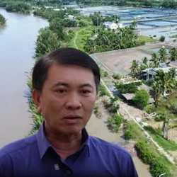 Con đường đang bê tông, 'bỗng dưng' hóa sình lầy... Vì sao?
