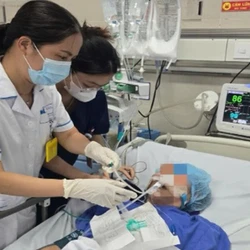 Cụ bà 80 tuổi hôn mê vì uống nhầm chai methadone của cháu trai