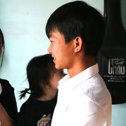 'Làm chuyện ấy' với vợ chưa đủ 16 tuổi: Niềm vui vỡ òa khi người chồng được miễn chấp hành án