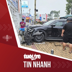 Tin tức tối 11-1: Ô tô hất văng 5 xe máy dừng đèn đỏ ở Thủ Đức, nhiều người bị thương
