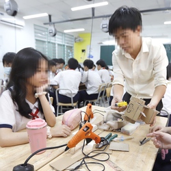 Trường THCS ở TP.HCM yêu cầu giáo viên không lạm dụng mạng xã hội trong giờ làm việc