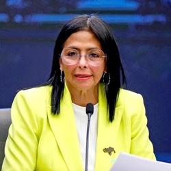 Chân dung nữ chính trị gia nắm vị trí lãnh đạo lâm thời của Venezuela