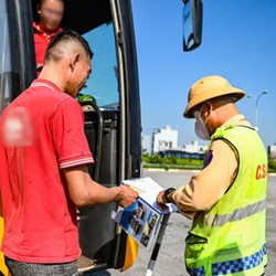 Cục Cảnh sát giao thông nói về việc kiểm tra giấy khám sức khỏe tài xế