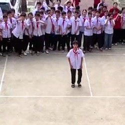 Thầy hiệu trưởng ‘cộng 10.000 aura’ cho hành động đẹp của học sinh, gợi ý 'lấy trend trị trend'