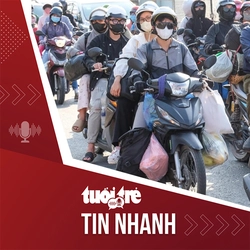 Tin tức tối 22-2: Người dân lỉnh kỉnh đồ đạc trên xe trở lại TP.HCM sau Tết