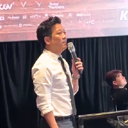 Nghệ sĩ Trường Giang nói gì khi nghe cô gái khóc kể về bệnh tình của cha mẹ?