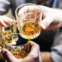 Uống hơn 1 lít rượu mỗi ngày, người đàn ông nguy kịch vì xuất huyết tiêu hóa