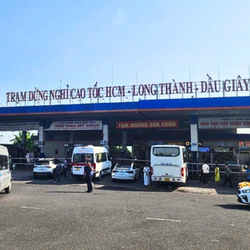 Hai trạm xăng dầu ngừng bán trên cao tốc: Chưa có lối ra, Đồng Nai lại tiếp tục hỏi tòa