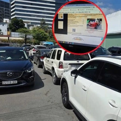 Lỗi hệ thống trong ngày đầu kiểm định khí thải ô tô, 4 giờ chỉ xử lý được 2 xe