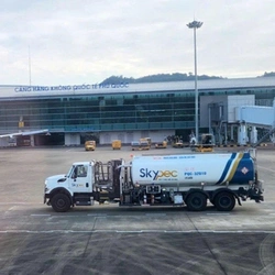 Giá nhiên liệu tăng sốc, hàng không Việt Nam đối mặt nguy cơ càng bay càng lỗ