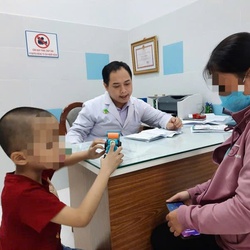 Những hậu quả khó lường khi để điện thoại trở thành 'người giữ trẻ' bất đắc dĩ