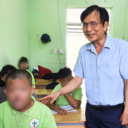 Những trăn trở của giám đốc khiếm thị 17 năm đồng hành cùng trẻ em khuyết tật