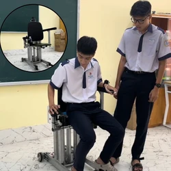 Học sinh chế robot hỗ trợ chăm sóc người già, giành giải nhất cuộc thi Khoa học kỹ thuật