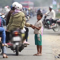 Bóc lột, ép buộc trẻ em đi xin ăn sẽ bị phạt nặng theo nghị định mới