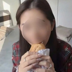 Nữ TikToker xin lỗi vì phát ngôn thiếu tinh tế về bánh mì