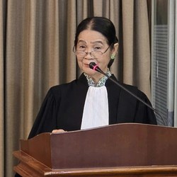 Luật sư Trương Thị Hòa: Tôi vào nghề vì thấy một nữ luật sư phất ống tay áo choàng, đẹp ơi là đẹp