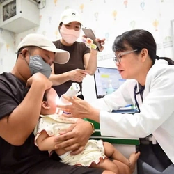 Lý do nên khám sức khỏe định kỳ cho con từ 1-2 tháng tuổi