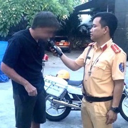 Làm thế nào để 'chặn đứng' người nước ngoài vi phạm giao thông ở Nha Trang?
