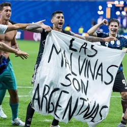 Ý nghĩa tấm biểu ngữ mừng chiến thắng khiến tuyển Argentina đối diện án phạt từ FIFA