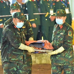 Tìm thấy hài cốt liệt sĩ Huỳnh Văn Quên ở Công viên Lê Thị Riêng