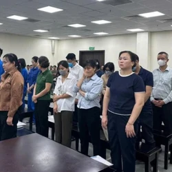 Cựu cán bộ Sở Y tế Hà Nội nói chỉ nhận 'tiền cảm ơn' trong vụ 686 phòng khám chạy giấy phép