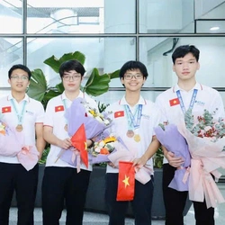 Chia sẻ của thầy cô và các thành viên tuyển Việt Nam vừa giành 7 huy chương Olympic AI quốc tế
